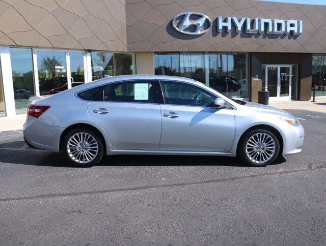 2016 Toyota Avalon Limited photo 2