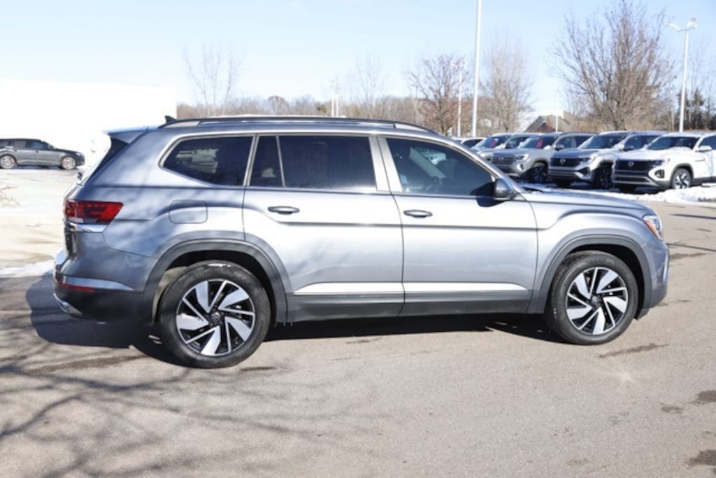 Used 2024 Volkswagen Atlas 2.0T SE w/Technology SUV