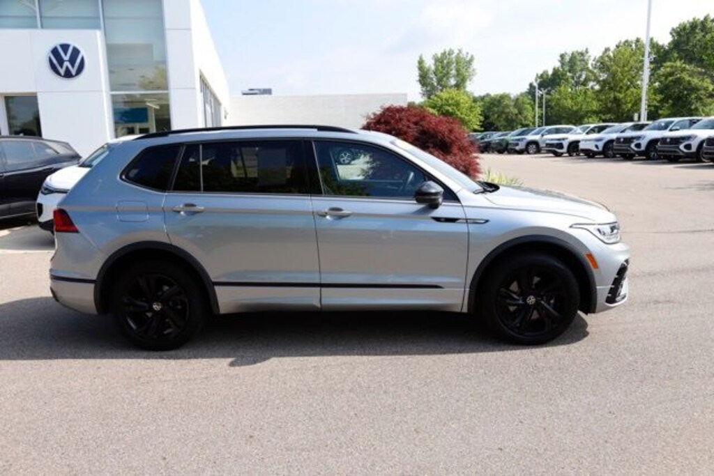 Certified 2024 Volkswagen Tiguan 2.0T SE R-Line Black SUV