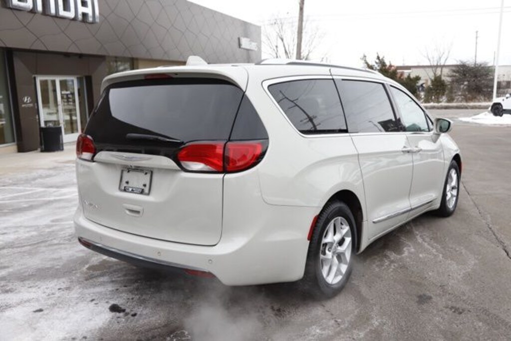 Used 2017 Chrysler Pacifica Touring-L Plus Van