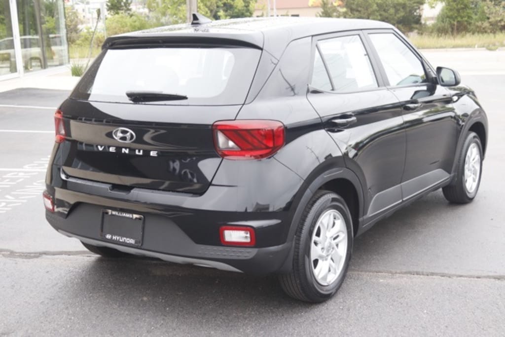 Used 2022 Hyundai Venue SE SUV
