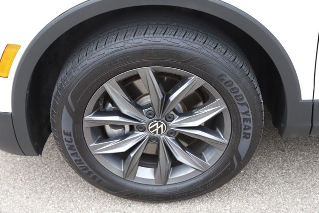2023 Volkswagen Tiguan SE - Photo 11