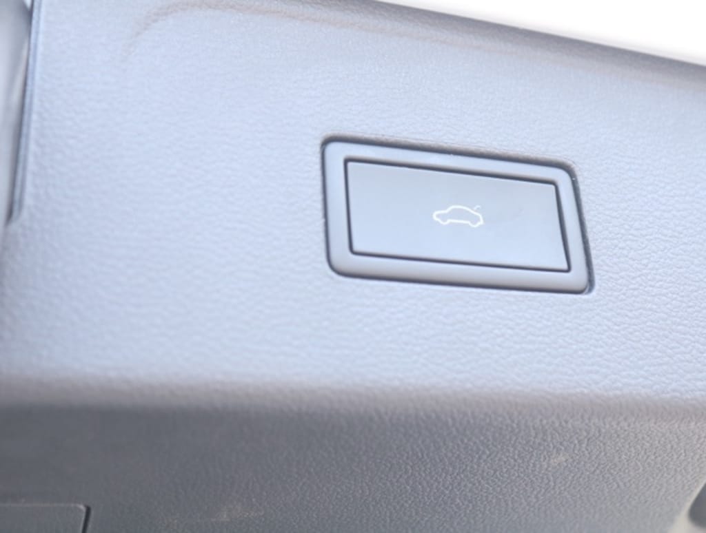 Certified 2025 Volkswagen Atlas 2.0T Peak Edition SUV