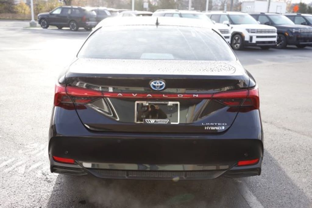 Used 2021 Toyota Avalon Hybrid Limited Sedan