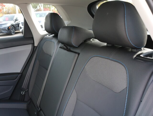 2024 Volkswagen Taos SE photo 14