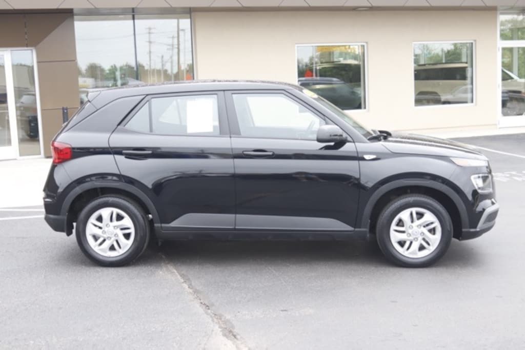 Used 2022 Hyundai Venue SE SUV