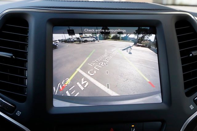 2022 Jeep Cherokee X - Photo 23
