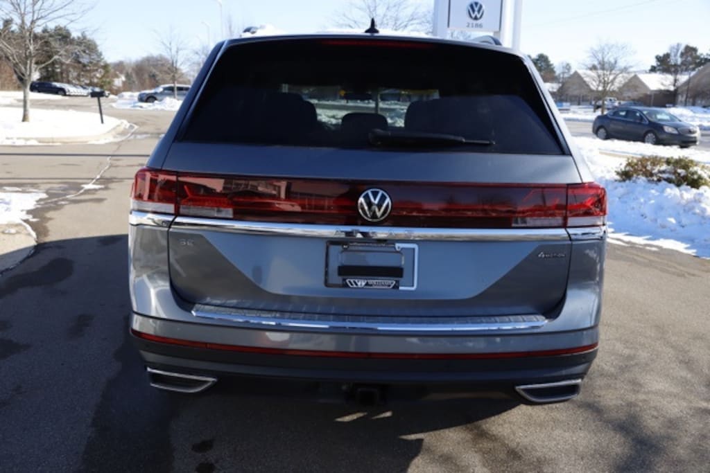 Used 2024 Volkswagen Atlas 2.0T SE w/Technology SUV