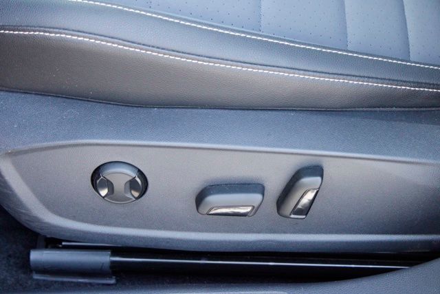 2025 Volkswagen Jetta SE - Photo 14