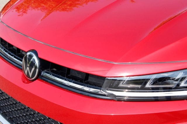 2025 Volkswagen Jetta SE - Photo 8