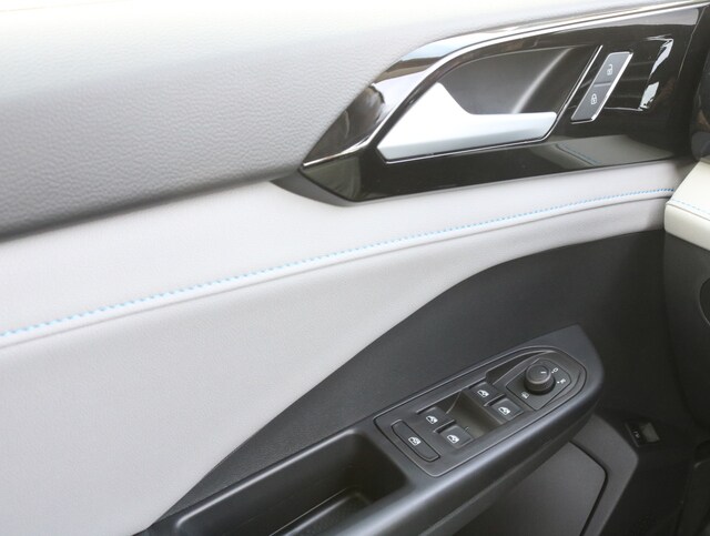 2024 Volkswagen Taos SE photo 21