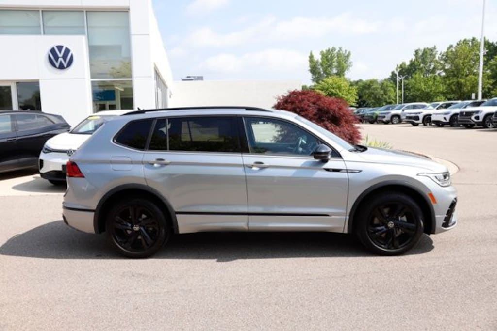 Certified 2024 Volkswagen Tiguan 2.0T SE R-Line Black SUV