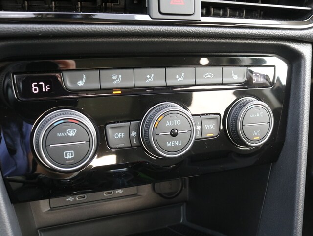 2024 Volkswagen Taos SE photo 24