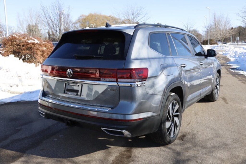 Used 2024 Volkswagen Atlas 2.0T SE w/Technology SUV