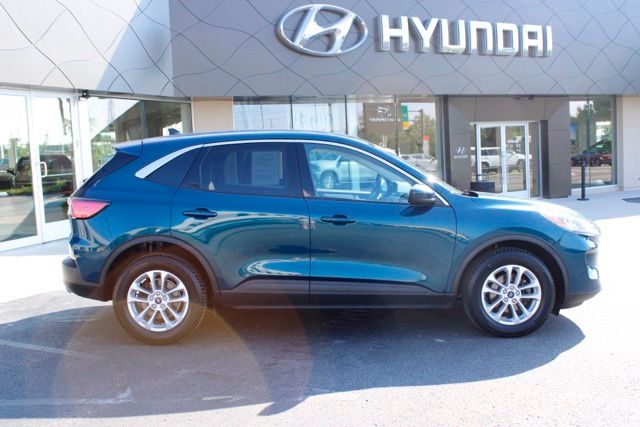 Used 2020 Ford Escape SE with VIN 1FMCU9G69LUB64727 for sale in Meridian charter Township, MI
