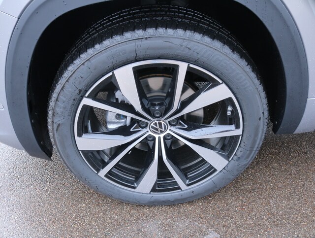 2025 Volkswagen Atlas SEL Premium R-Line photo 11