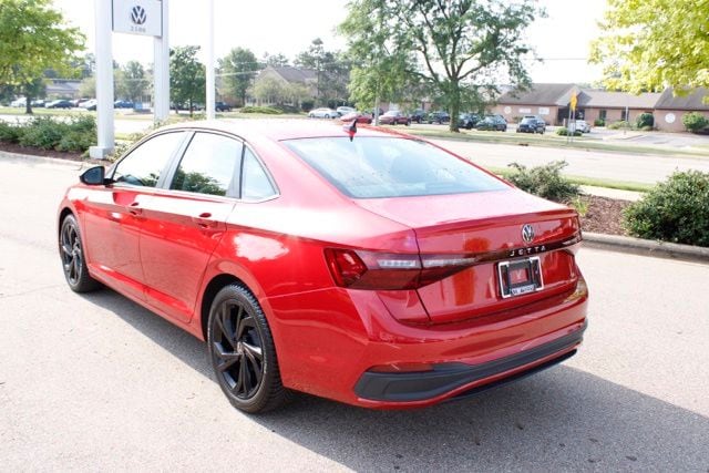 2025 Volkswagen Jetta SE - Photo 6