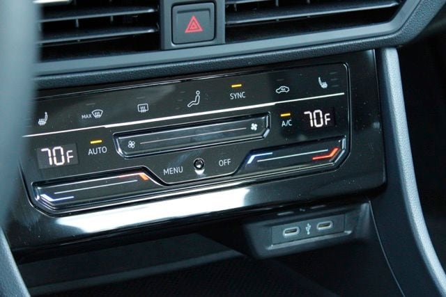 2025 Volkswagen Jetta SE - Photo 28
