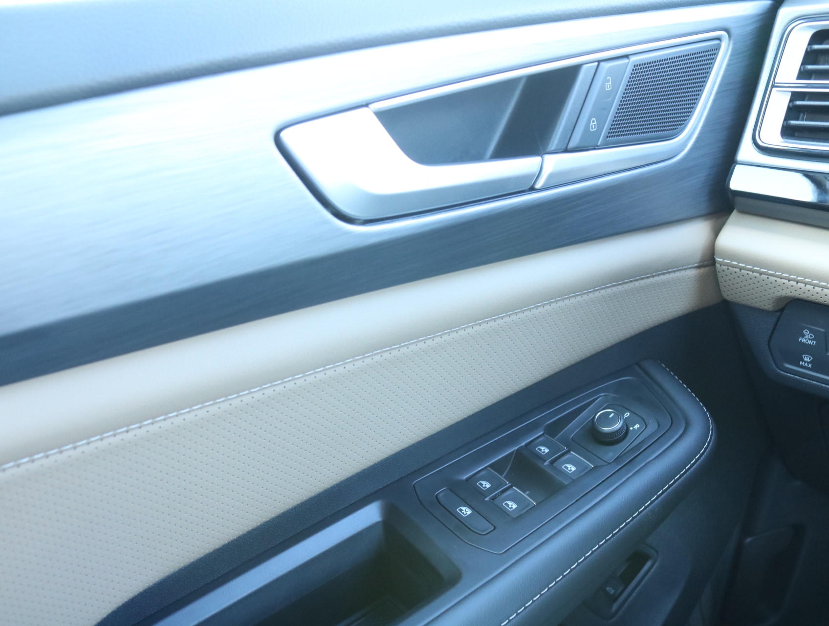 2026 Volkswagen Atlas Cross Sport SE w/Tech - Photo 25