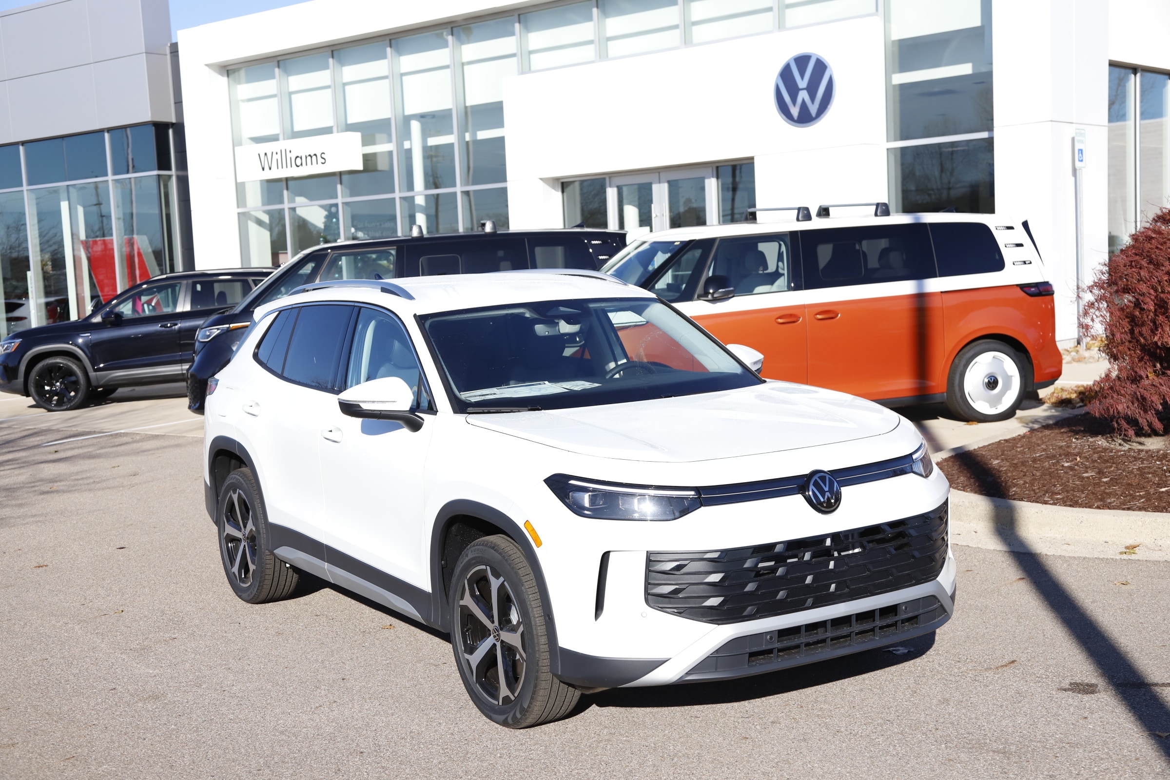 2026 Volkswagen Tiguan SE's photo