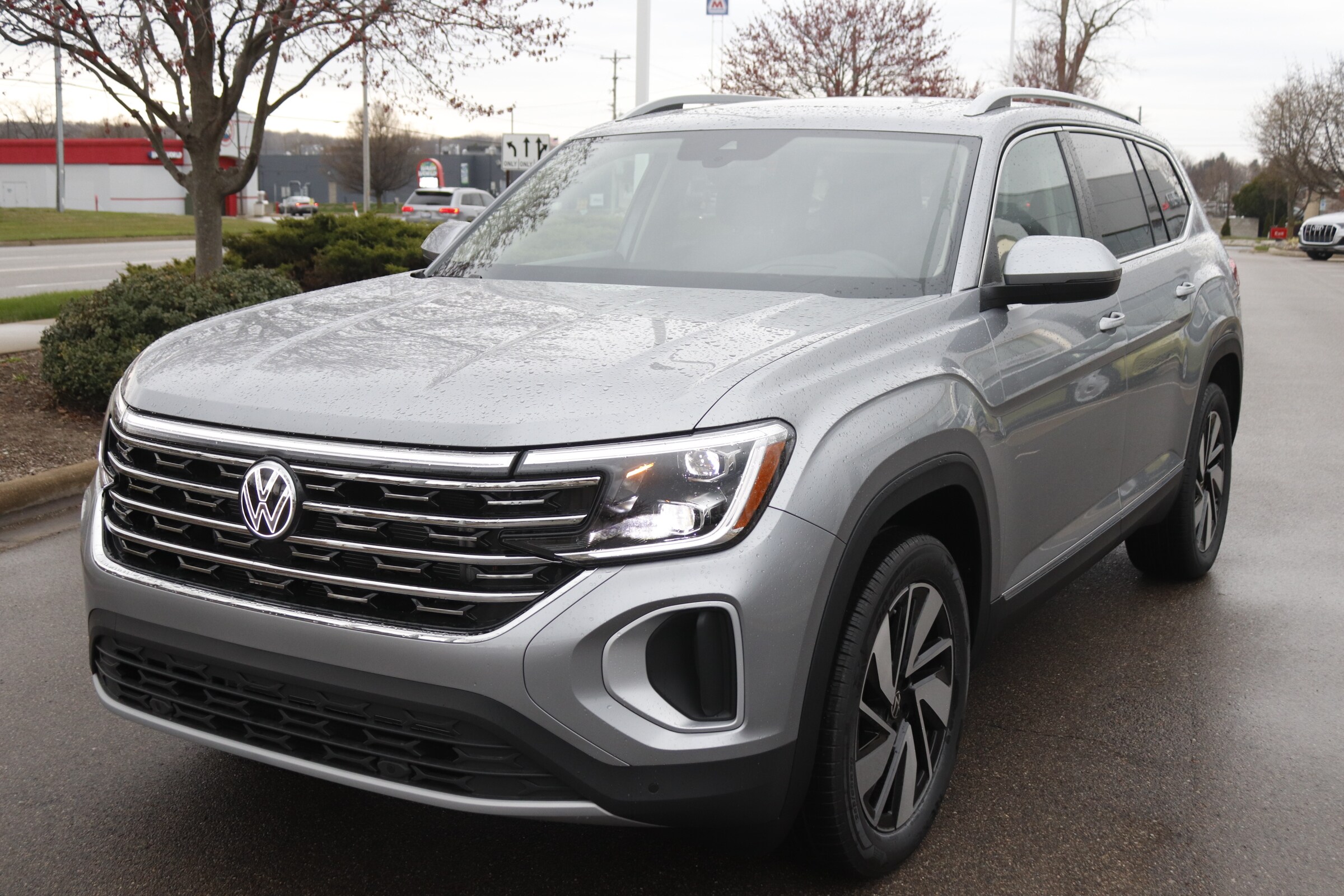 2025 Volkswagen Atlas SEL photo 9