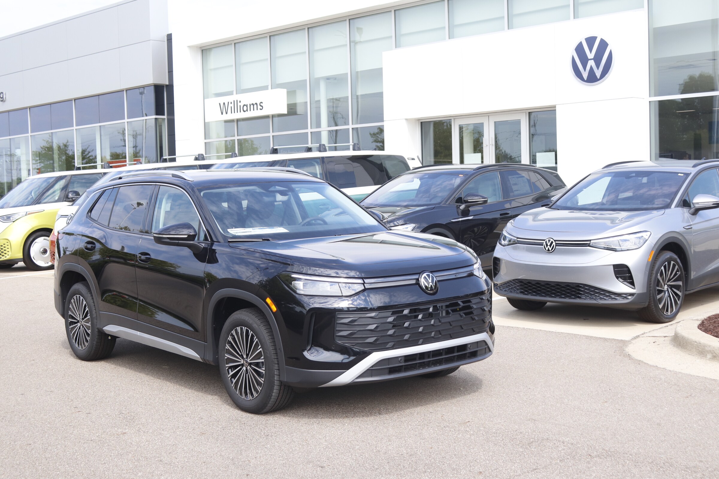 2026 Volkswagen Atlas SEL Premium R-Line photo 4