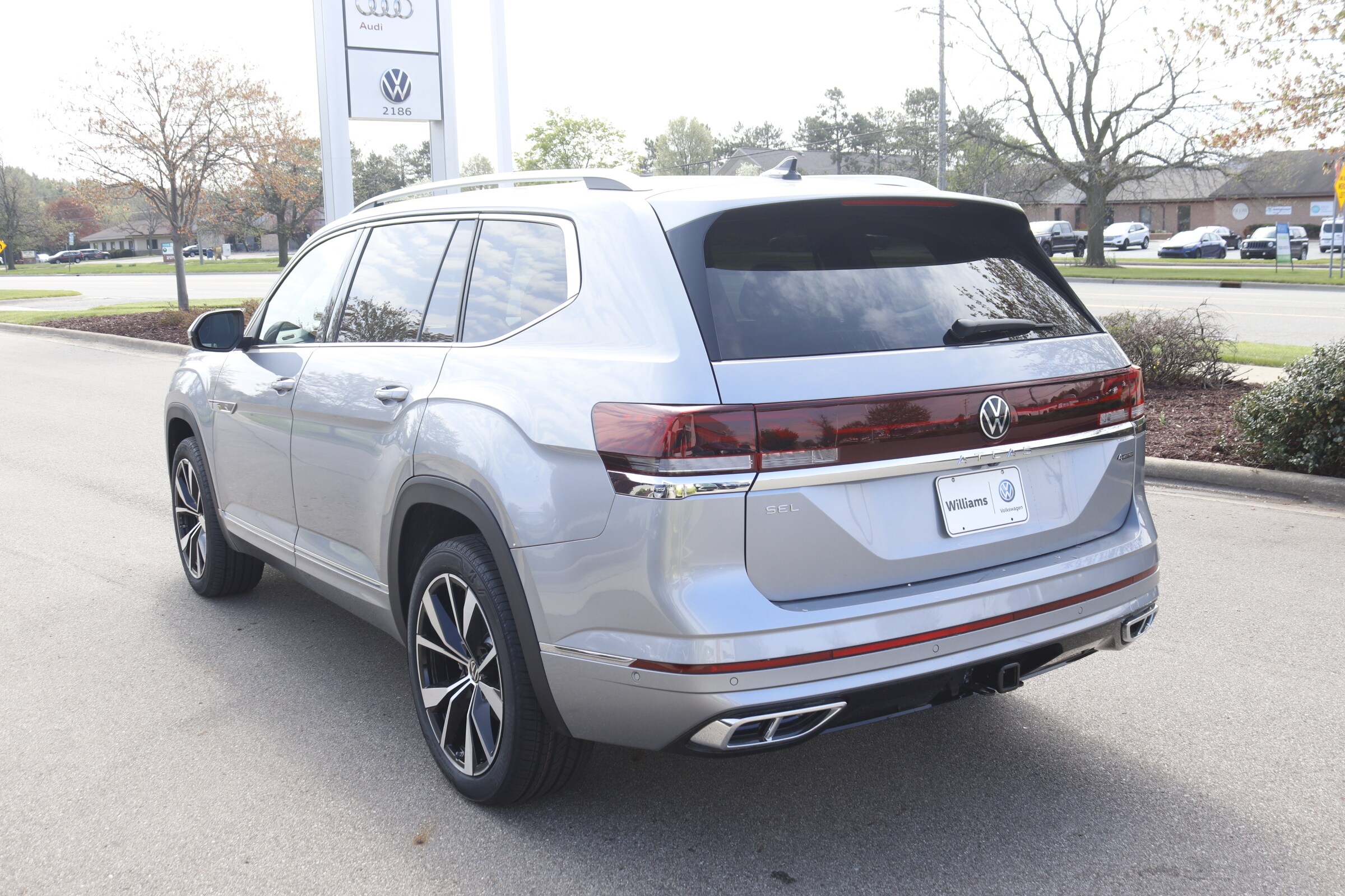 2025 Volkswagen Atlas SEL Premium R-Line photo 7