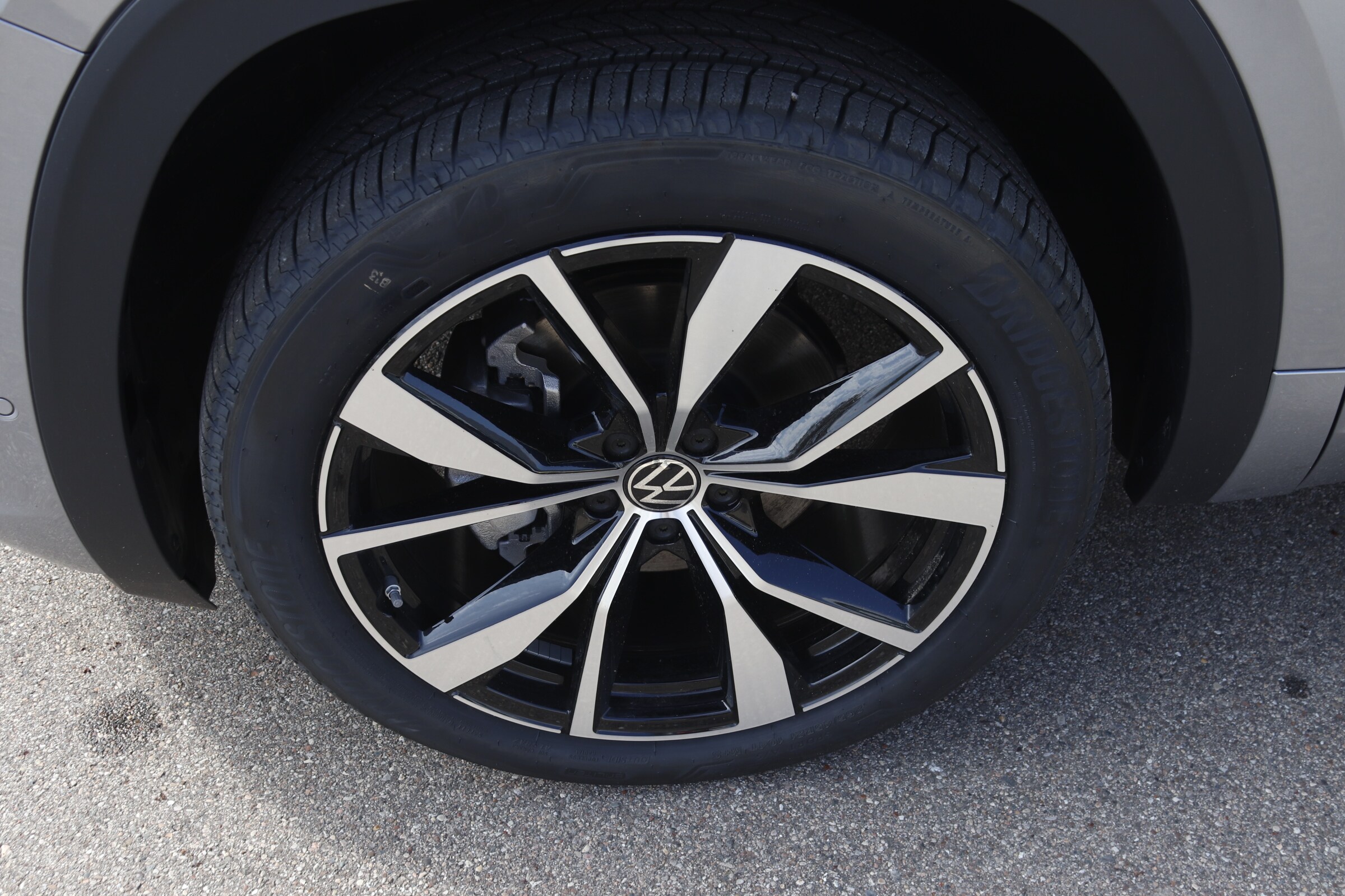 2025 Volkswagen Atlas SEL Premium R-Line photo 12