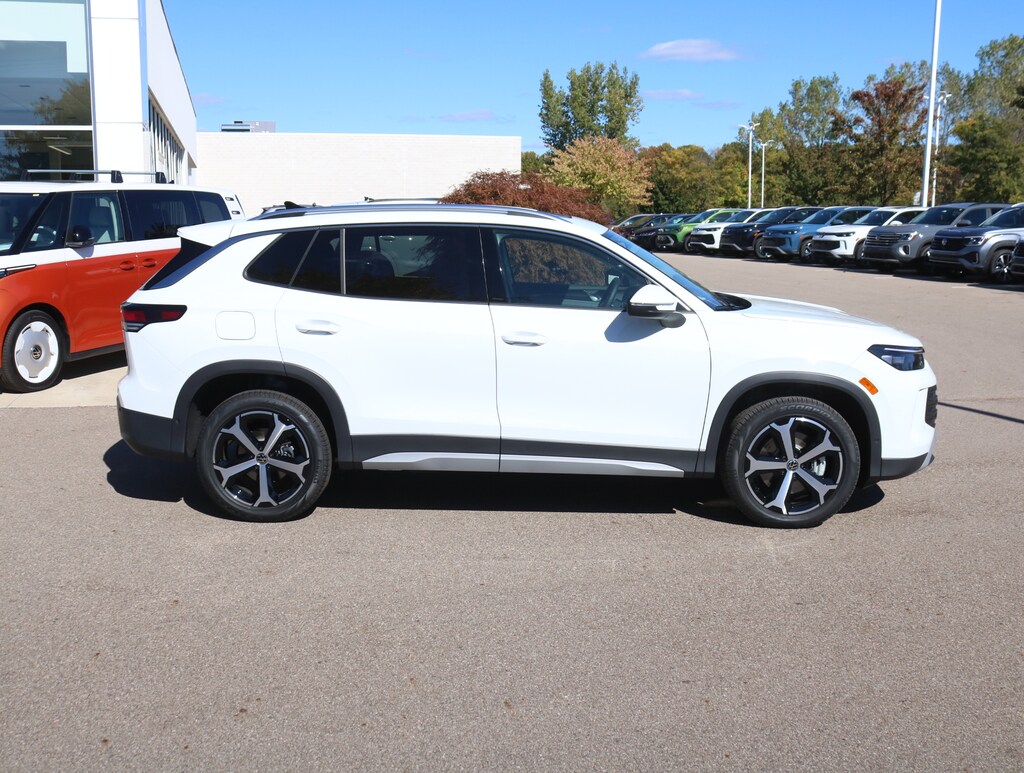 New 2025 Volkswagen Tiguan 2.0T SE SUV