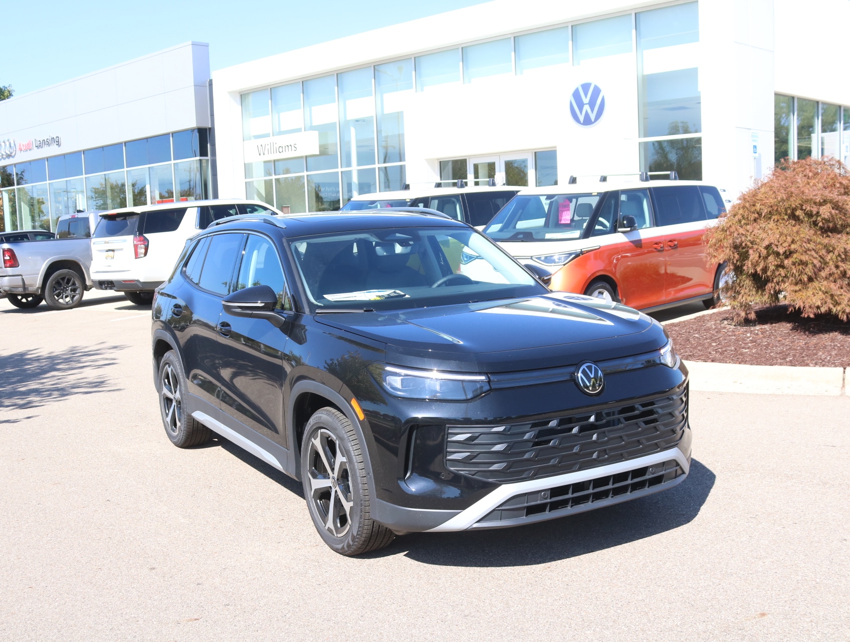 2025 Volkswagen Tiguan SE's photo