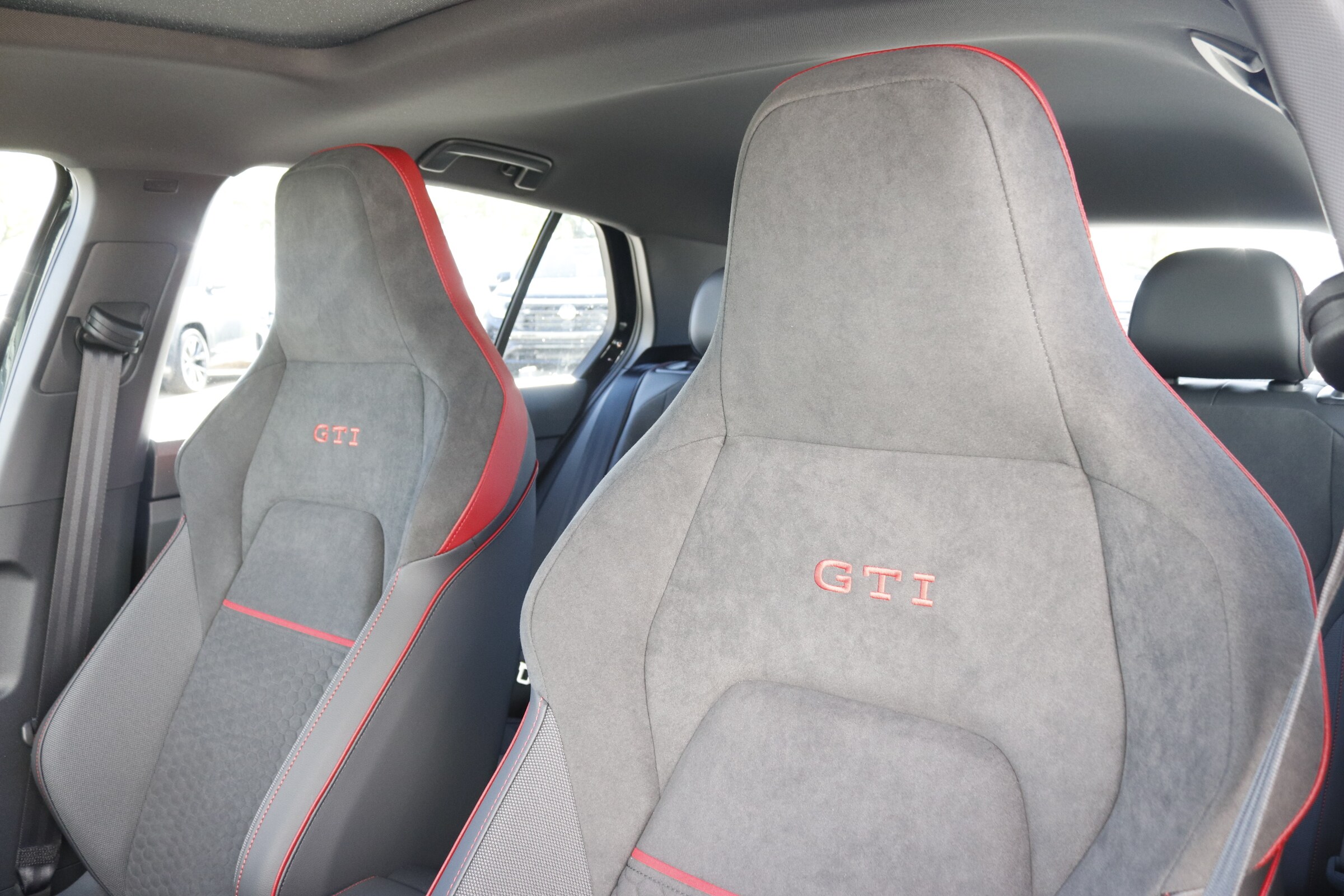 2025 Volkswagen Golf GTI SE photo 12