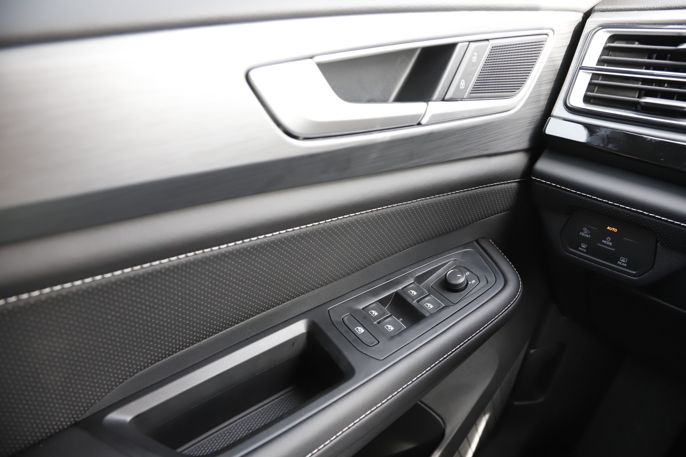 2026 Volkswagen Atlas Cross Sport SE - Photo 22