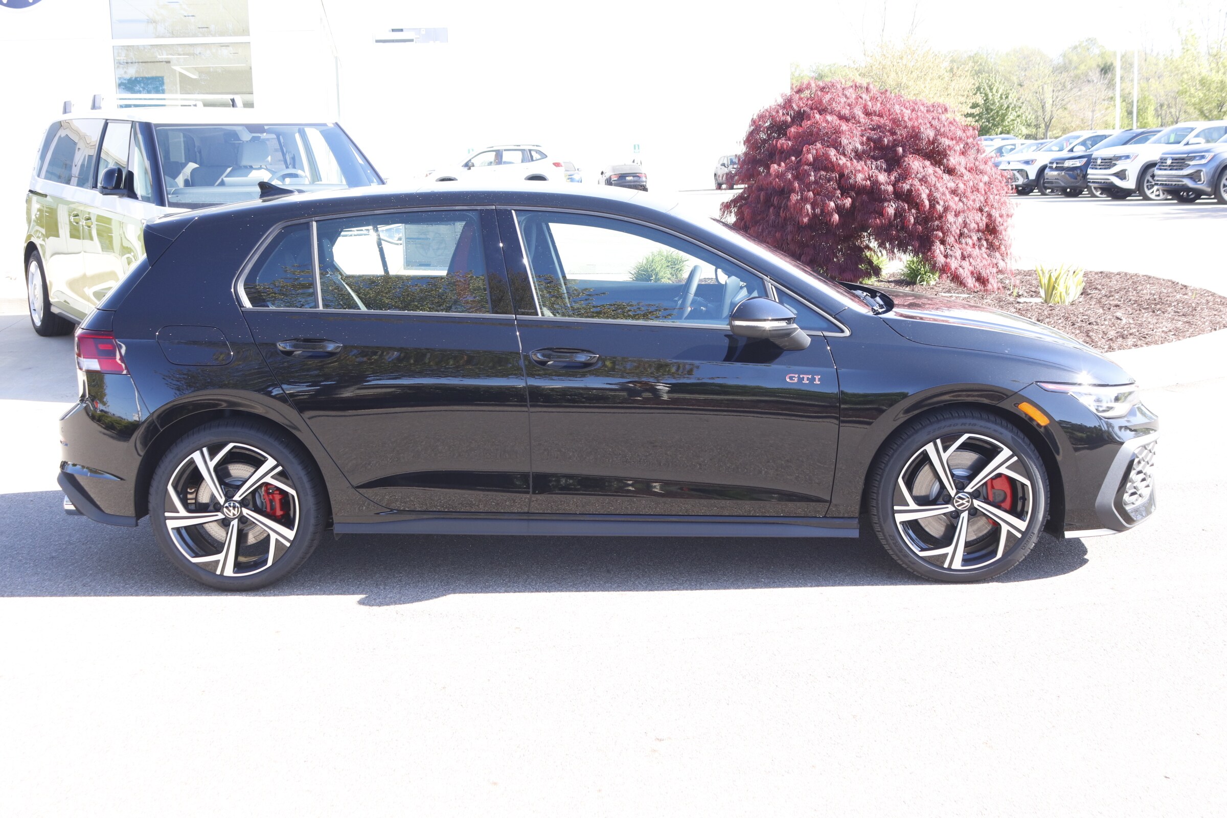 2025 Volkswagen Golf GTI SE photo 2