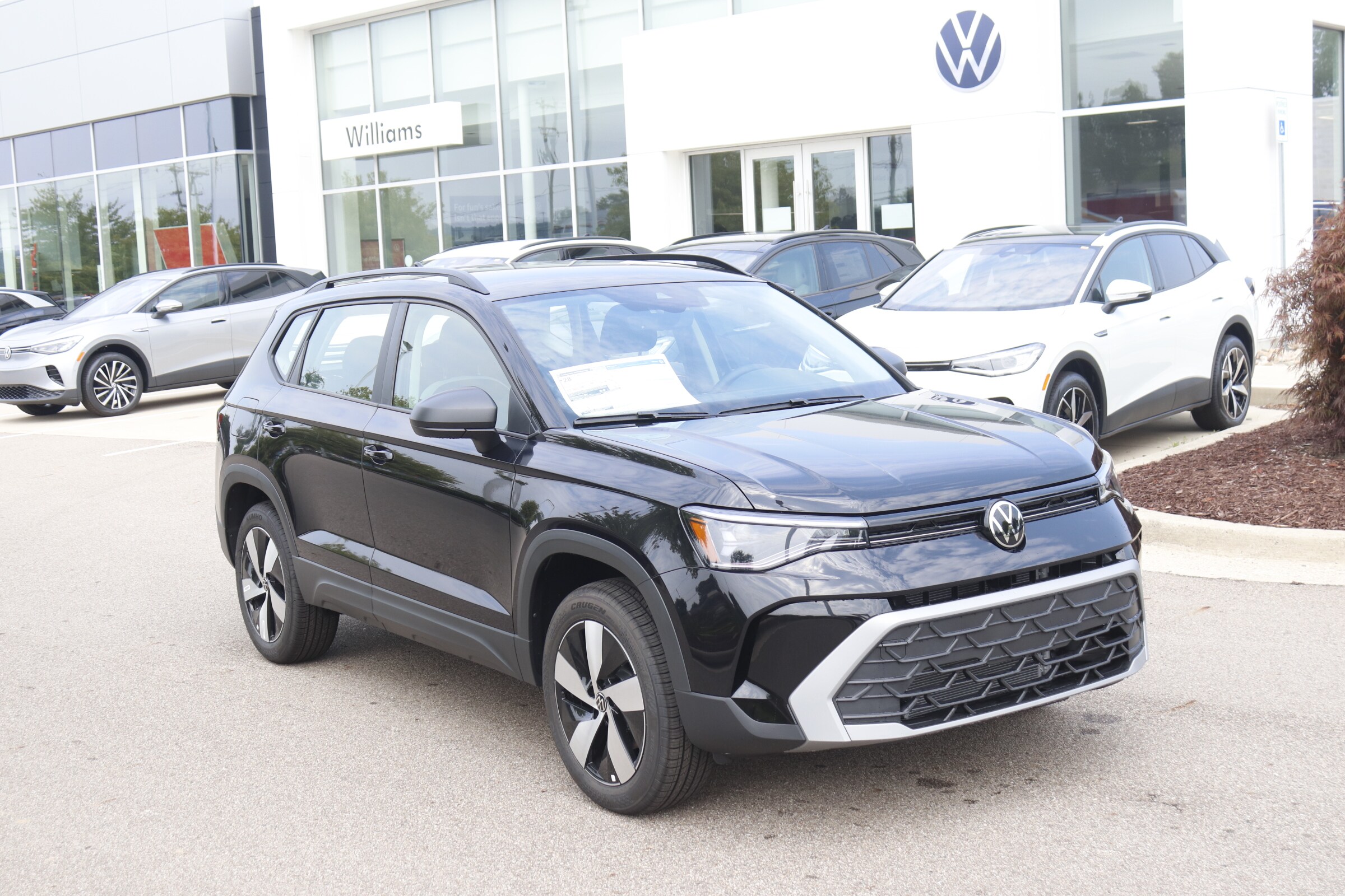 2025 Volkswagen Tiguan SE photo 3