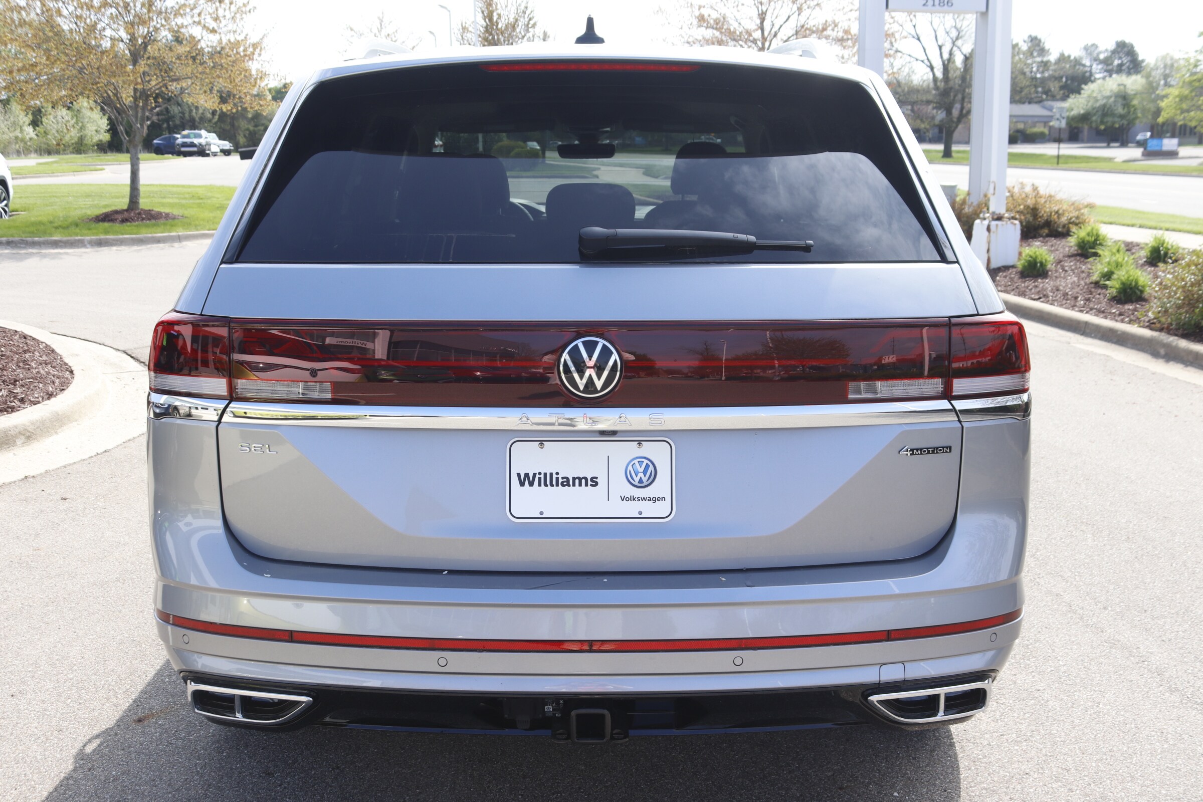 2025 Volkswagen Atlas SEL Premium R-Line photo 4
