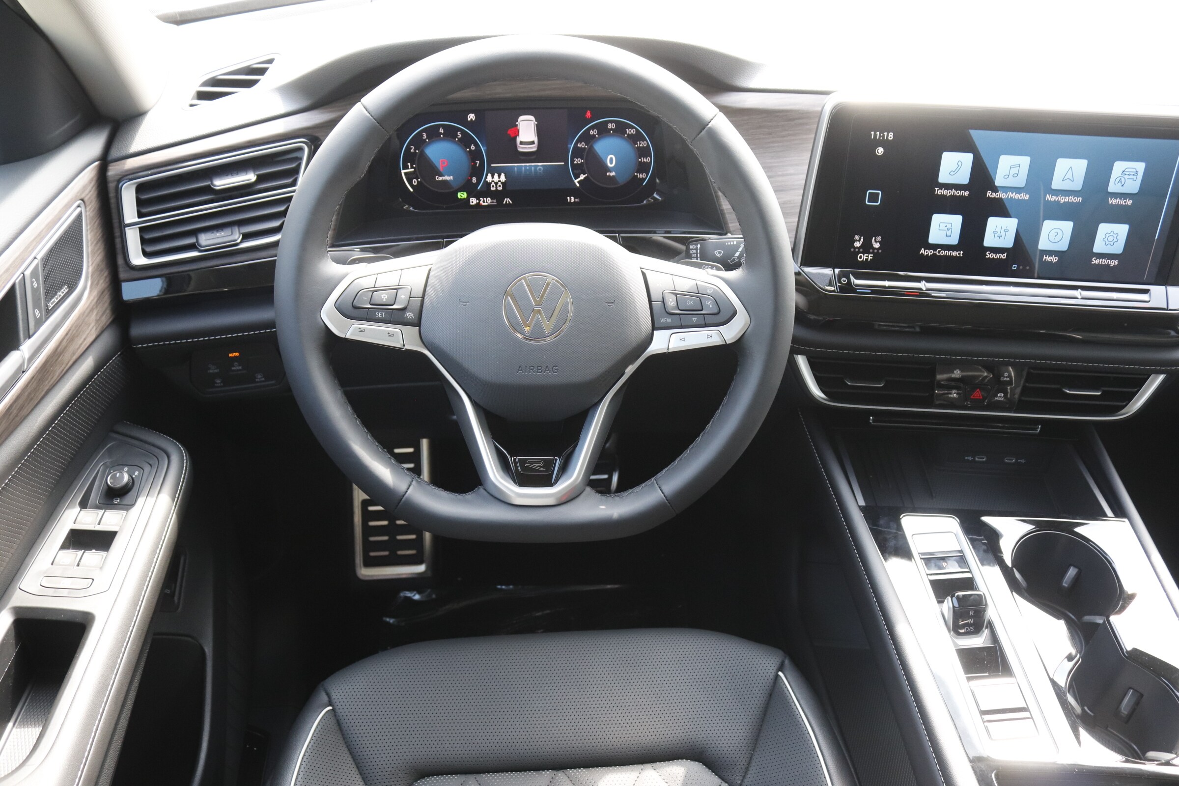 2025 Volkswagen Atlas SEL Premium R-Line photo 19