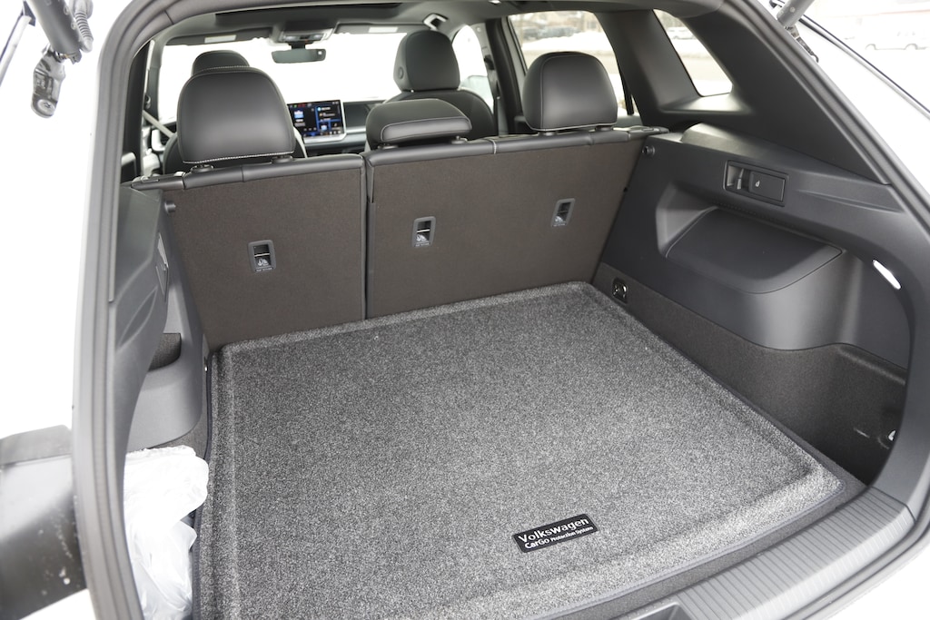 New 2026 Volkswagen Tiguan 2.0T SE R-Line Black SUV