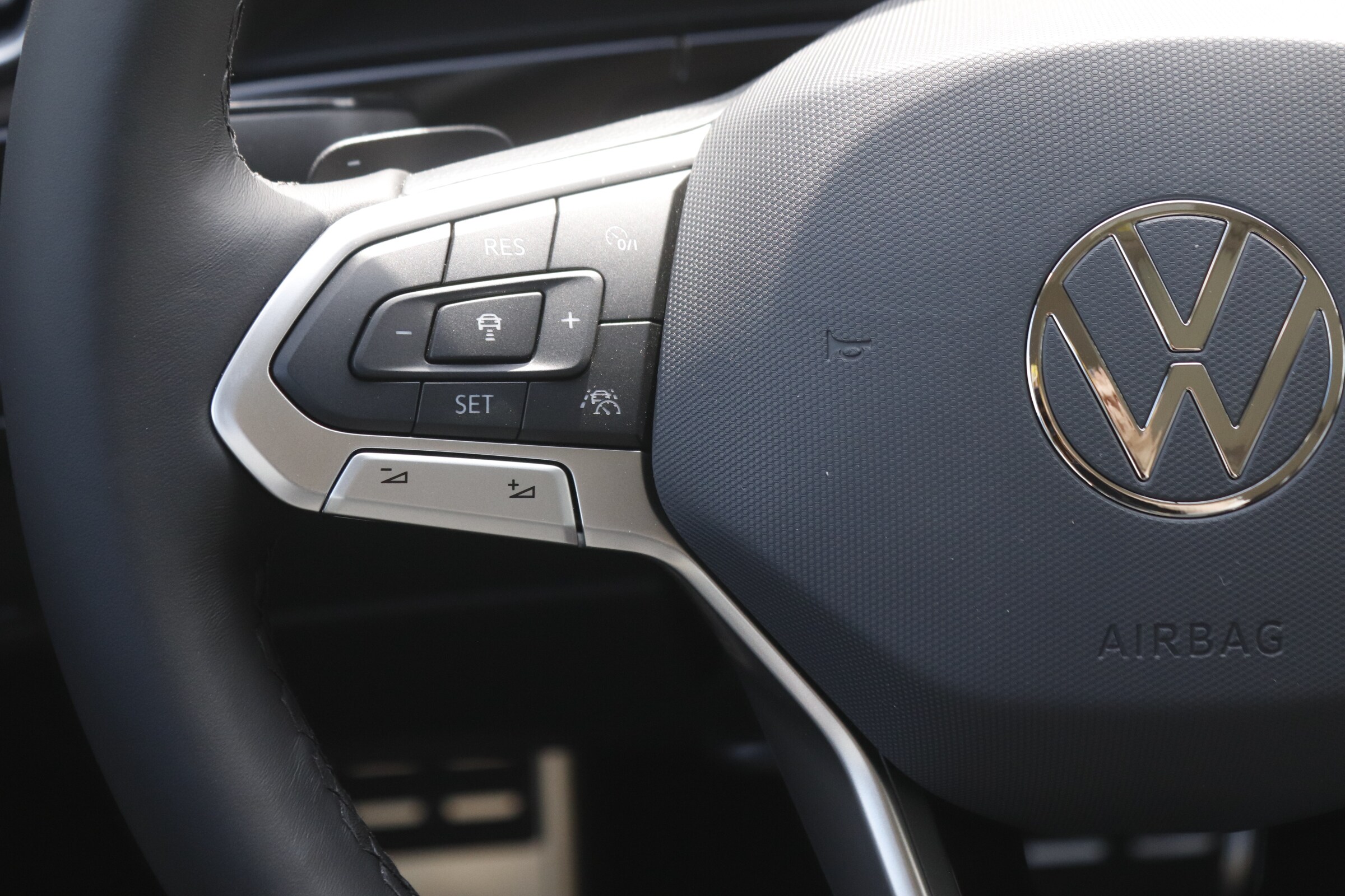 2025 Volkswagen Atlas SEL Premium R-Line photo 21