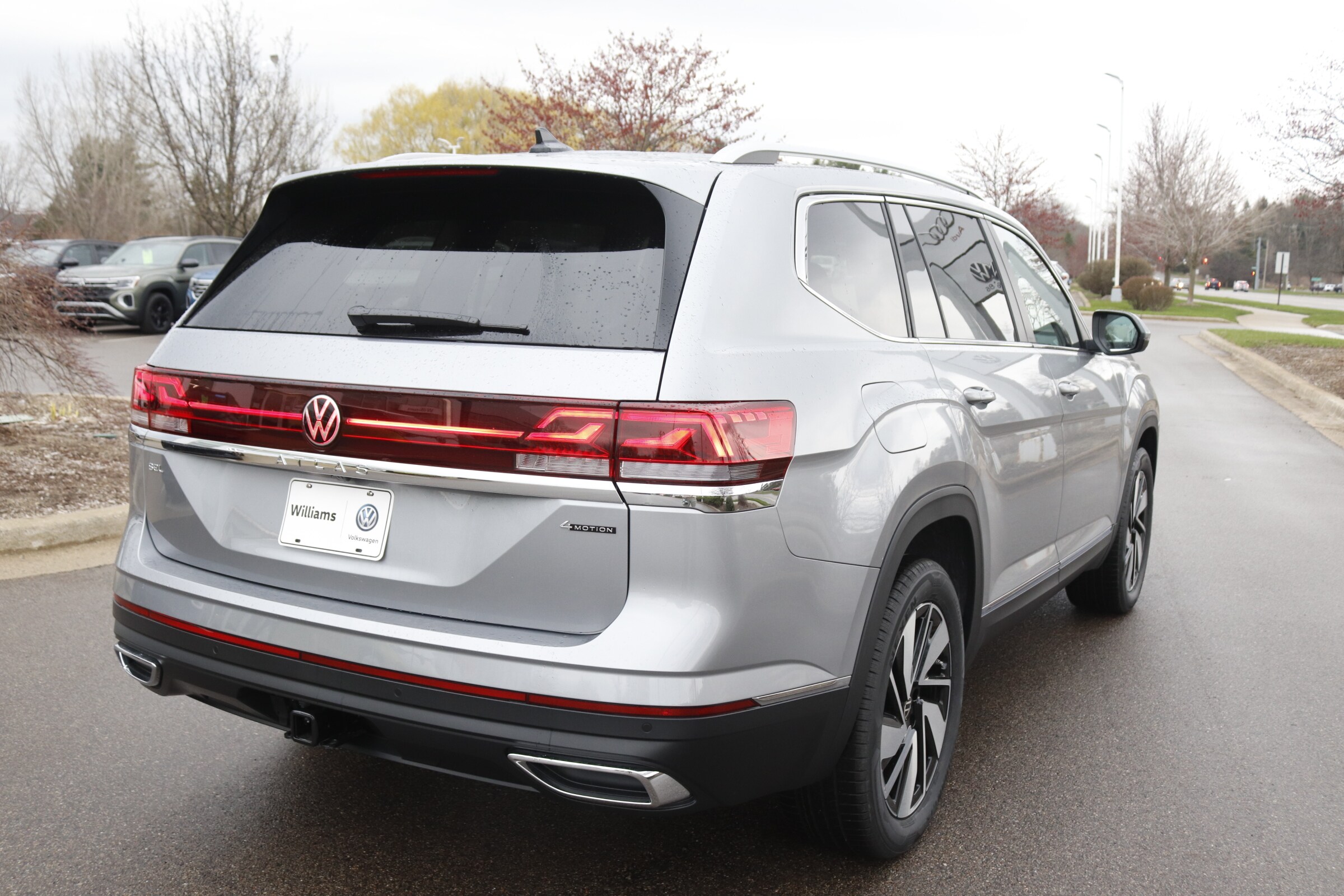2025 Volkswagen Atlas SEL photo 3