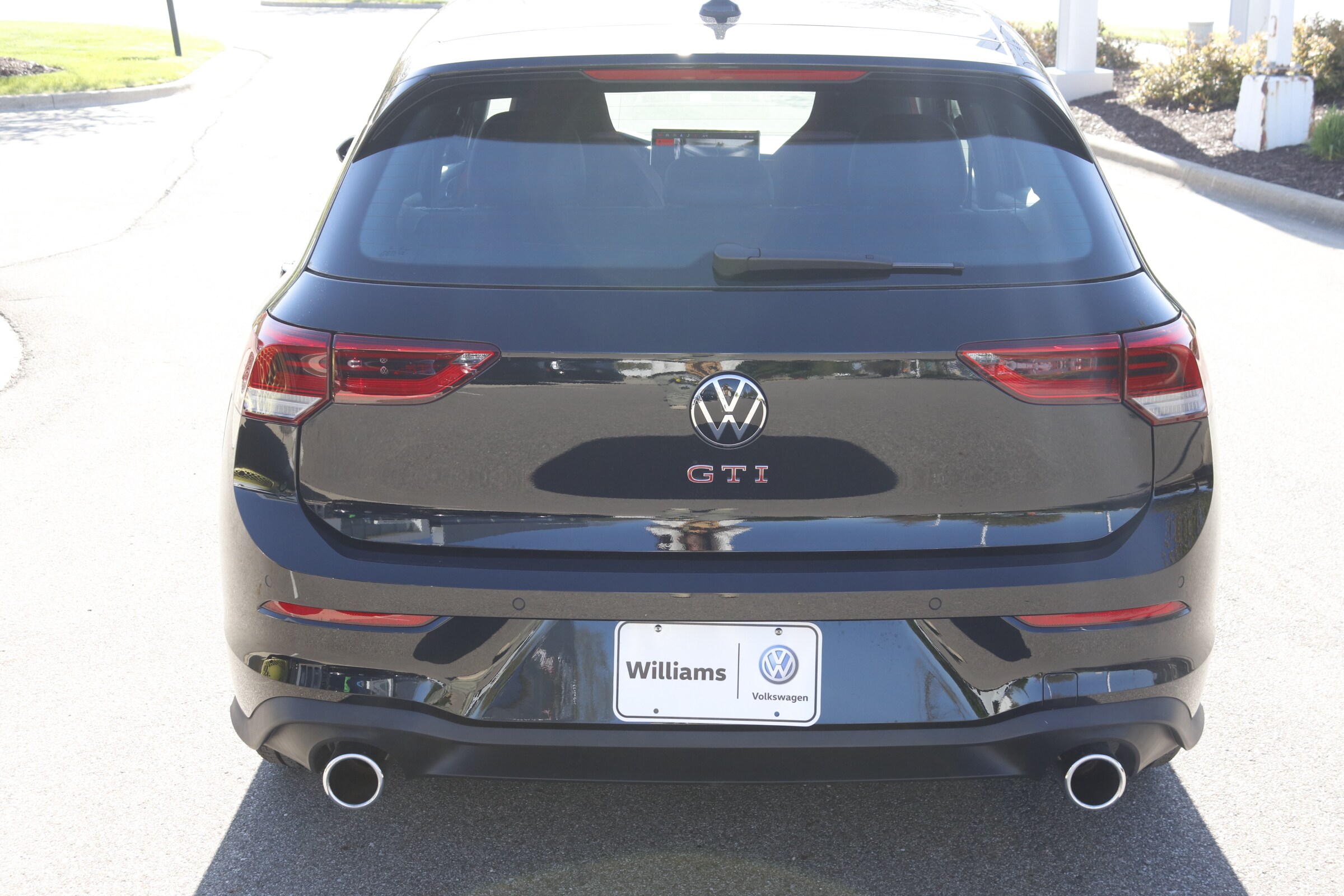2025 Volkswagen Golf GTI SE photo 4