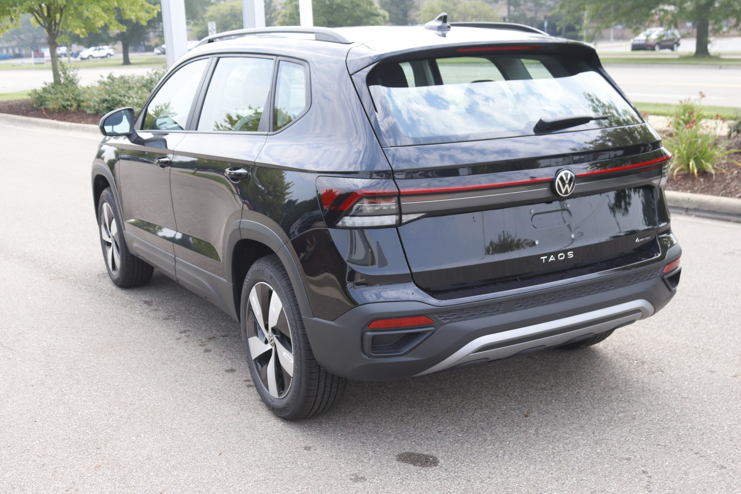 2025 Volkswagen Taos S photo 4