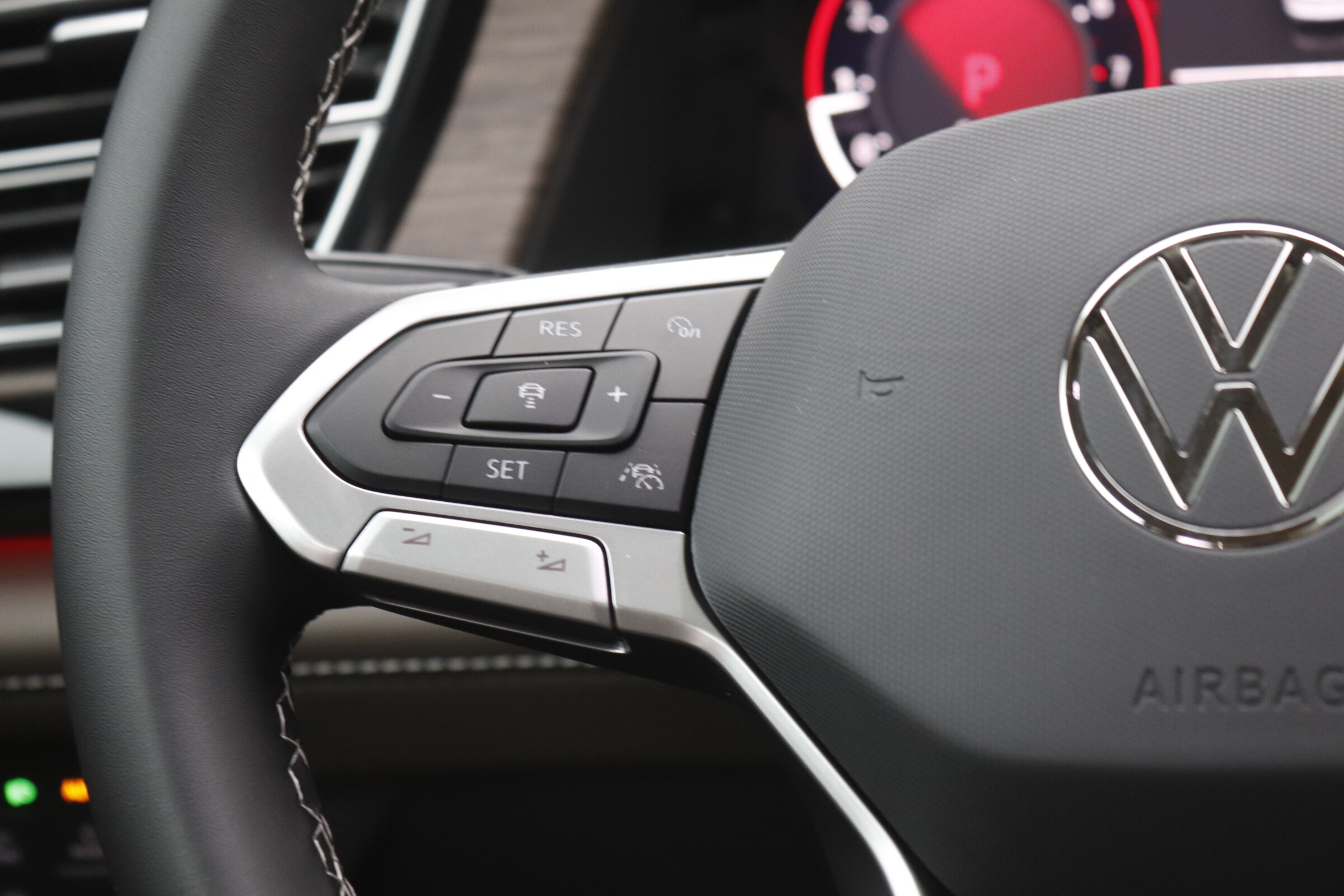 2025 Volkswagen Atlas SEL photo 20