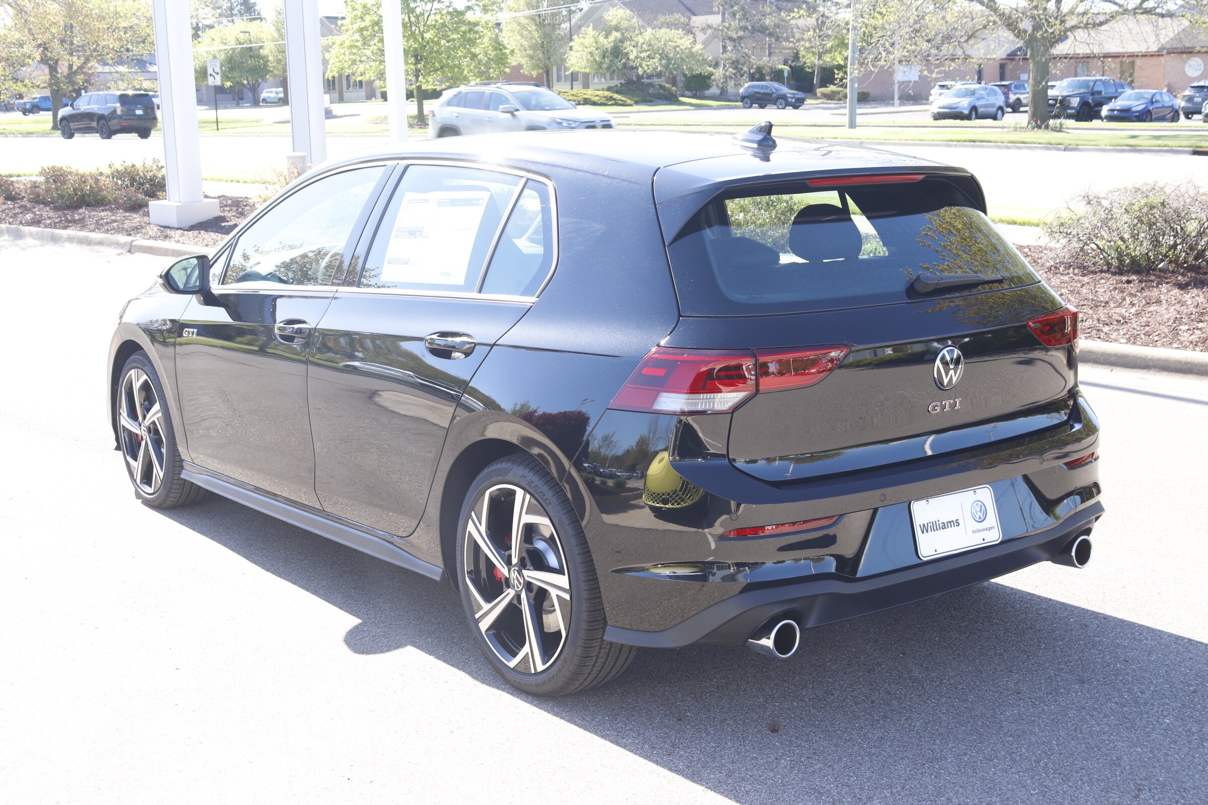 2025 Volkswagen Golf GTI SE photo 5