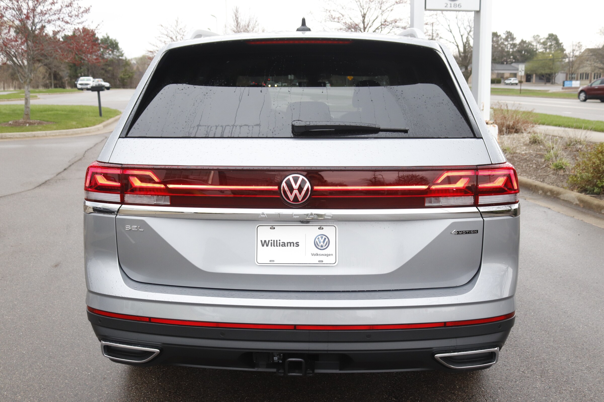 2025 Volkswagen Atlas SEL photo 4