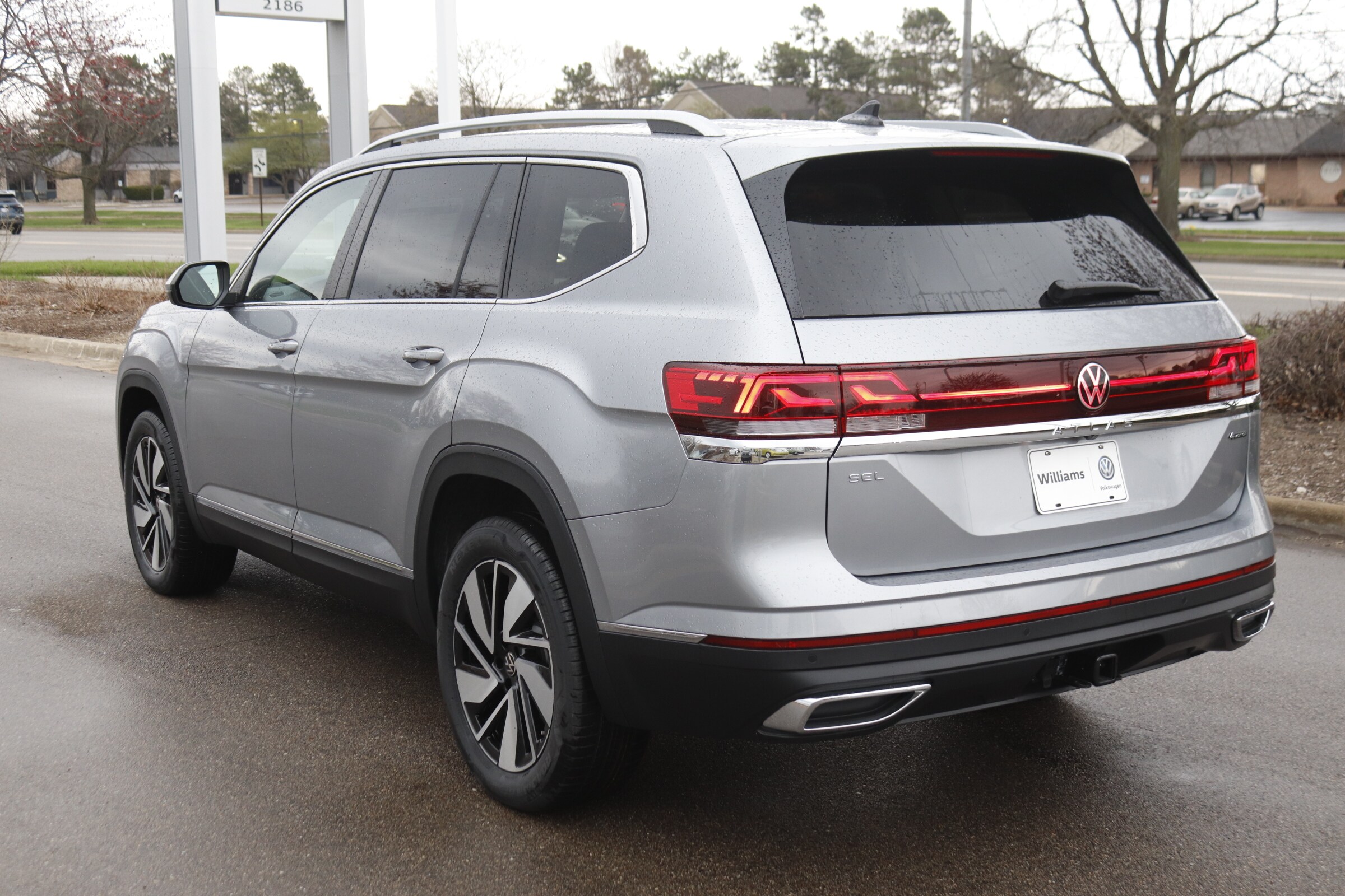 2025 Volkswagen Atlas SEL photo 7