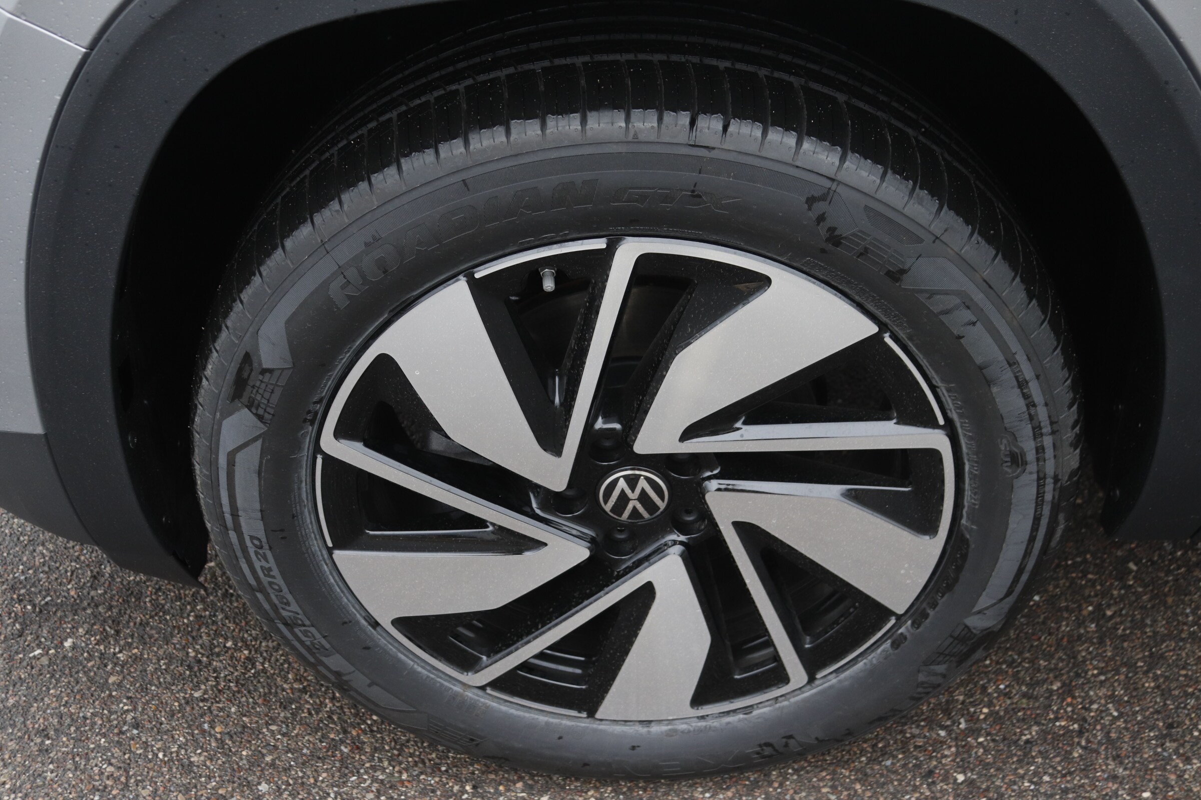 2025 Volkswagen Atlas SEL photo 12