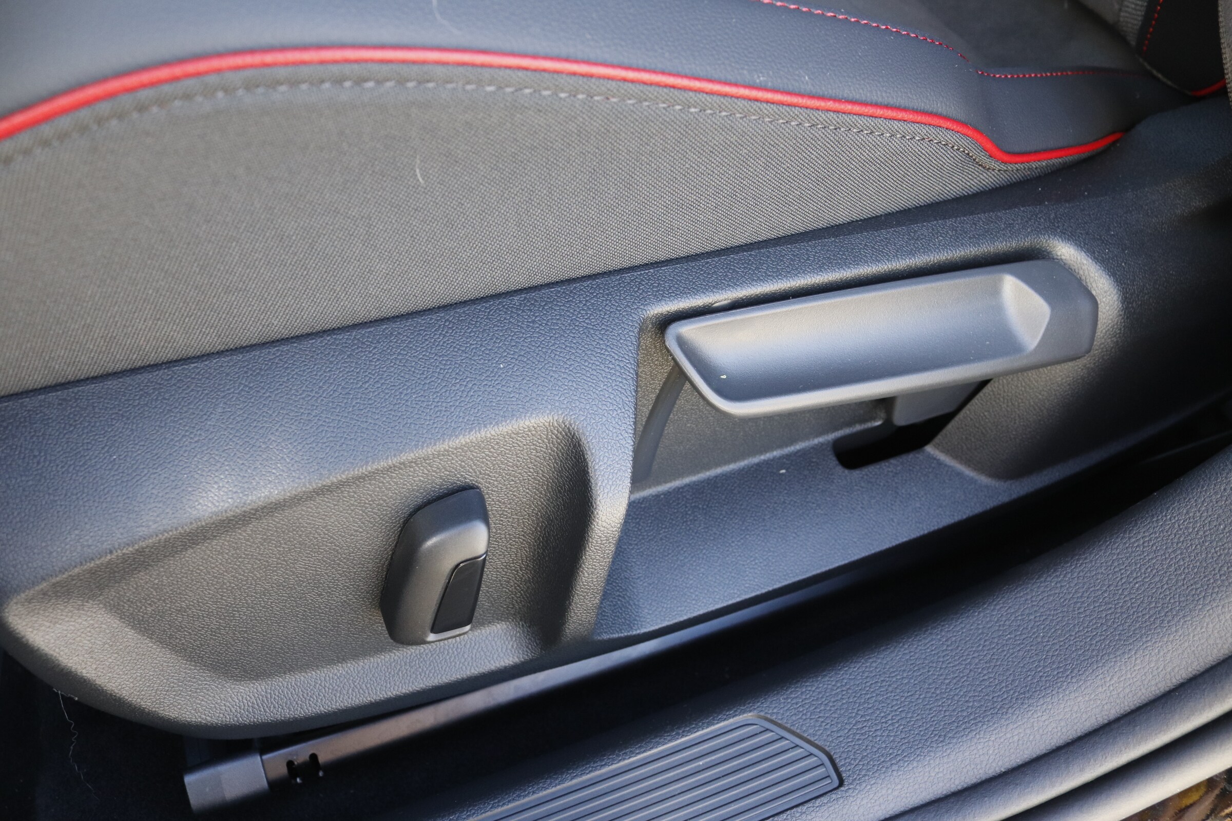 2025 Volkswagen Golf GTI SE photo 13