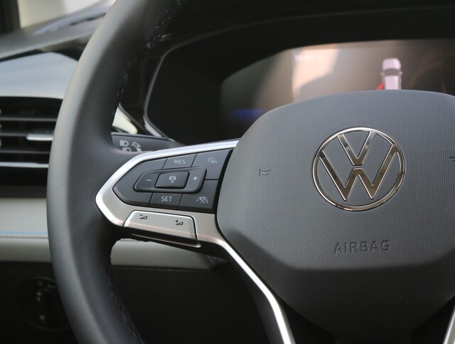2024 Volkswagen Taos SE photo 18