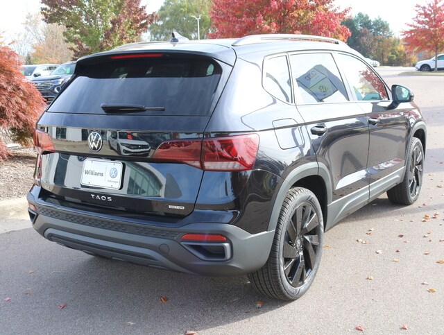 2024 Volkswagen Taos SE photo 3