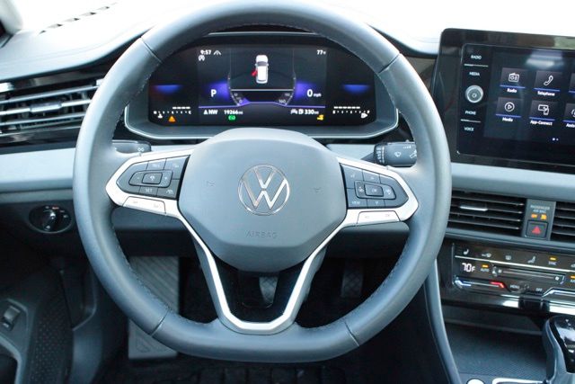 2025 Volkswagen Jetta SE - Photo 18